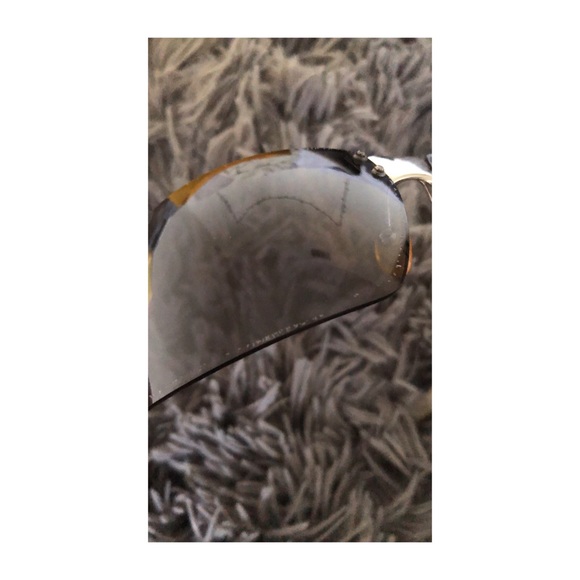 Authentic Fendi Sunglasses - Picture 7 of 7